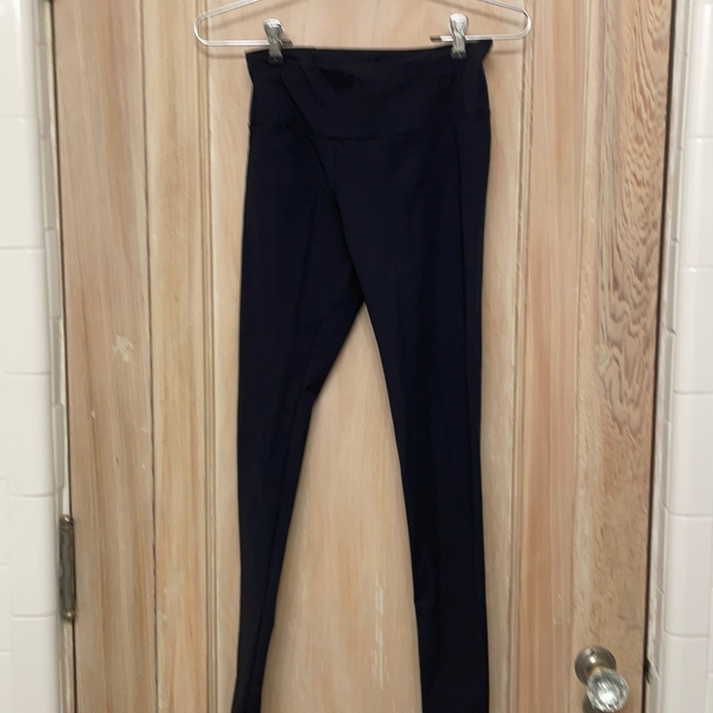 black workout leggings